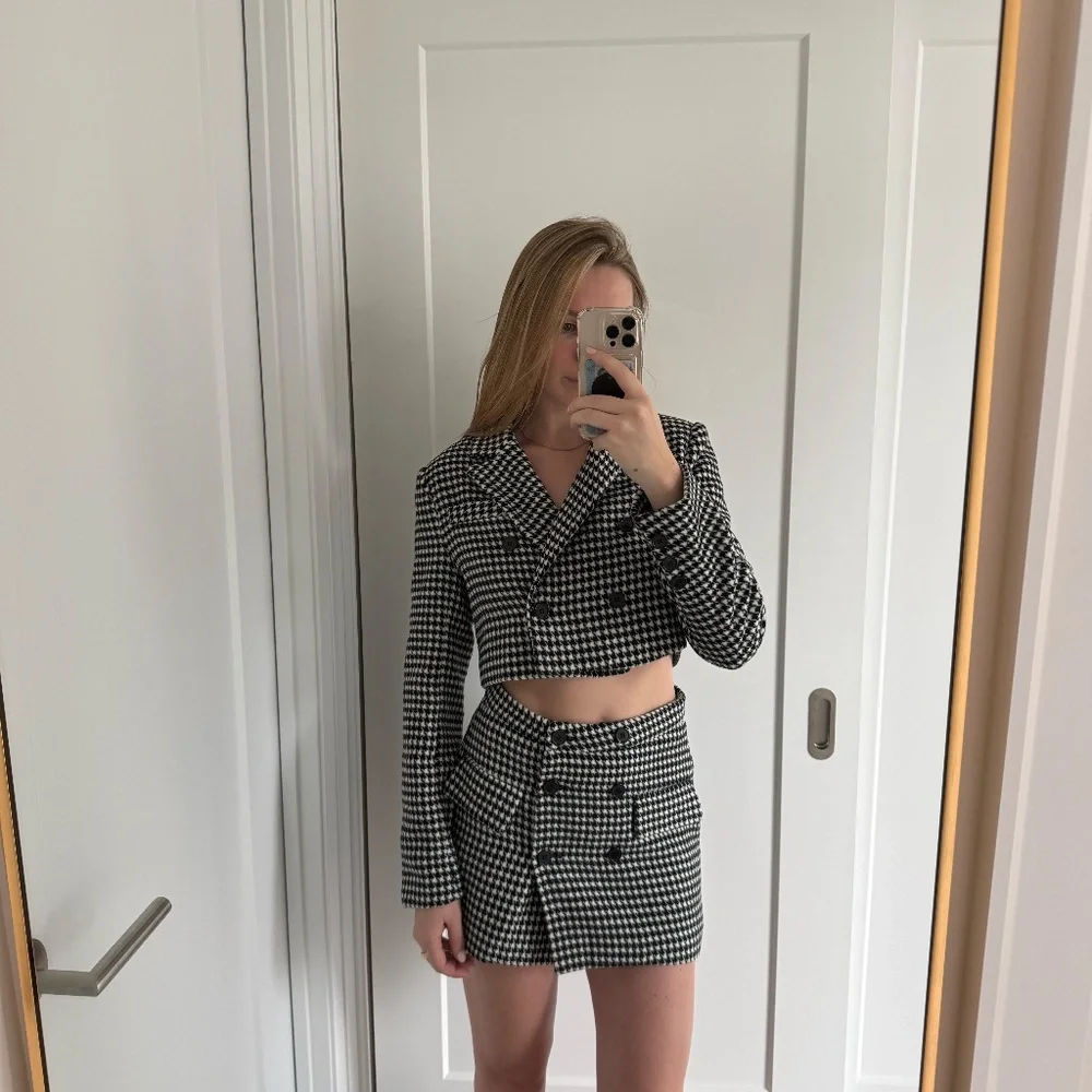 Black White Houndstooth Cropped Blazer & Skirt Set Size S Thick Material - Picture 4 of 16